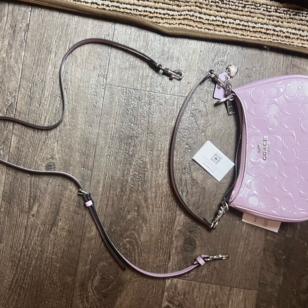 Coach Teri Shoulder Bag in Signature Leather with Heart Charm - Picture 3 of 8